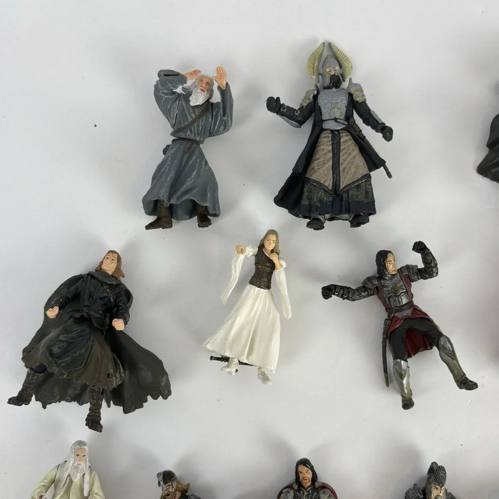 Lord Rings Middle Earth Hobbit Miniature Action Figure Lot Weapons Stands Toy